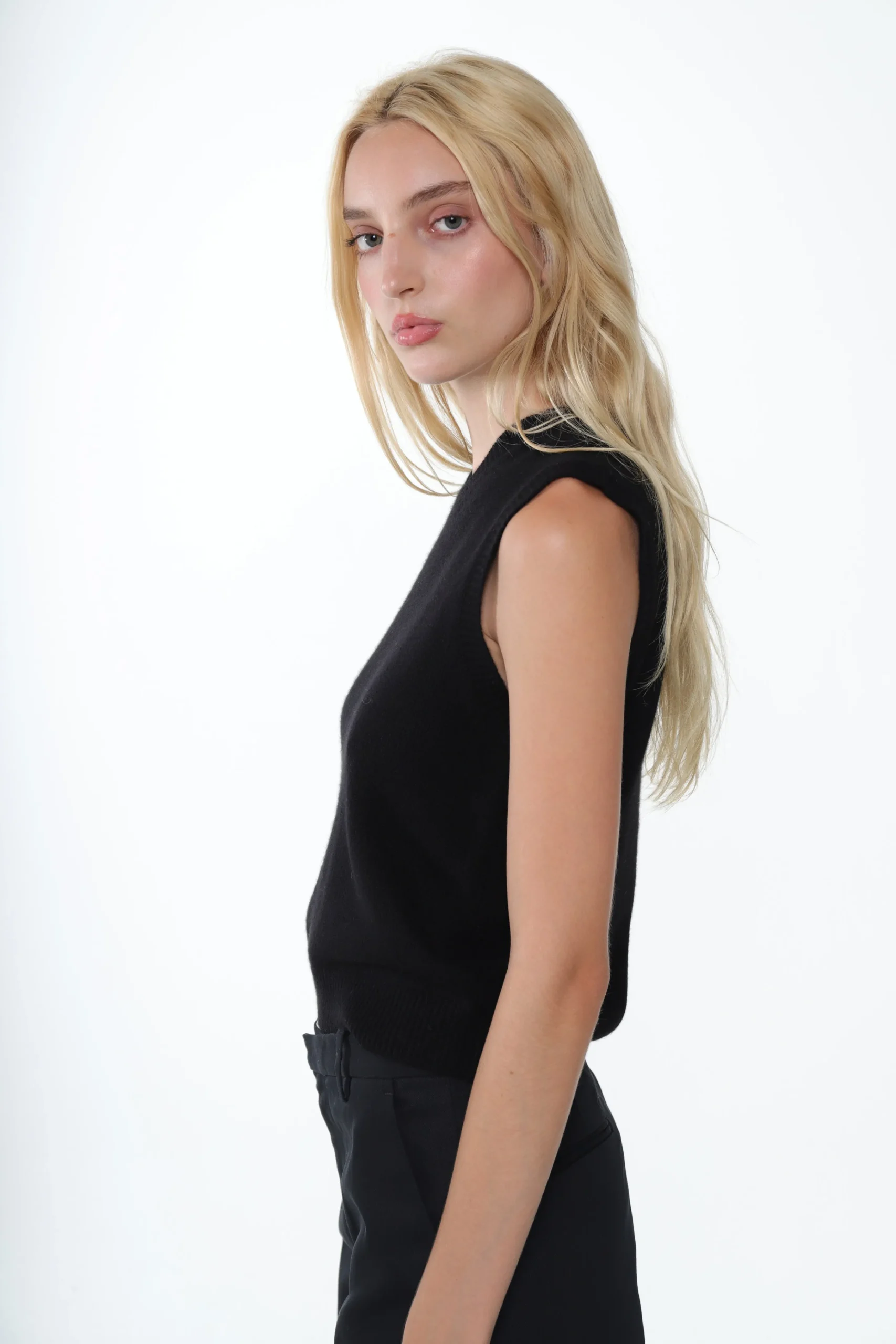 cashmere_shrunken_vest_in_black_2.webp SANDY LIANG CASHMERE SHRUNKEN VEST IN BLACK> Knits
