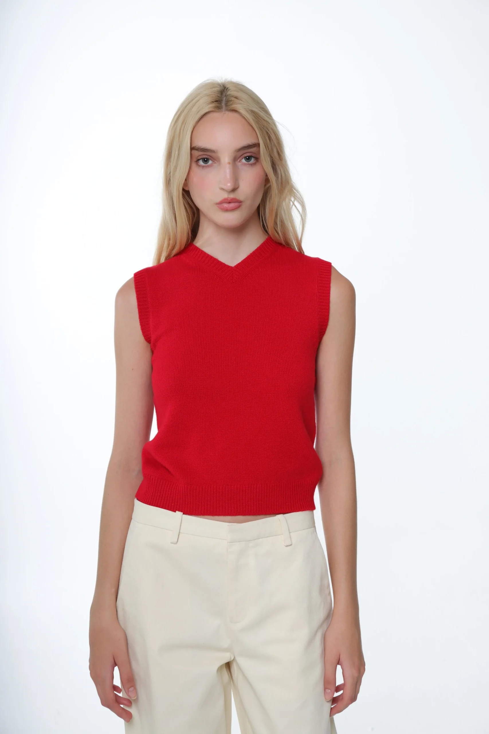 SANDY LIANG CASHMERE SHRUNKEN VEST IN RED> Knits