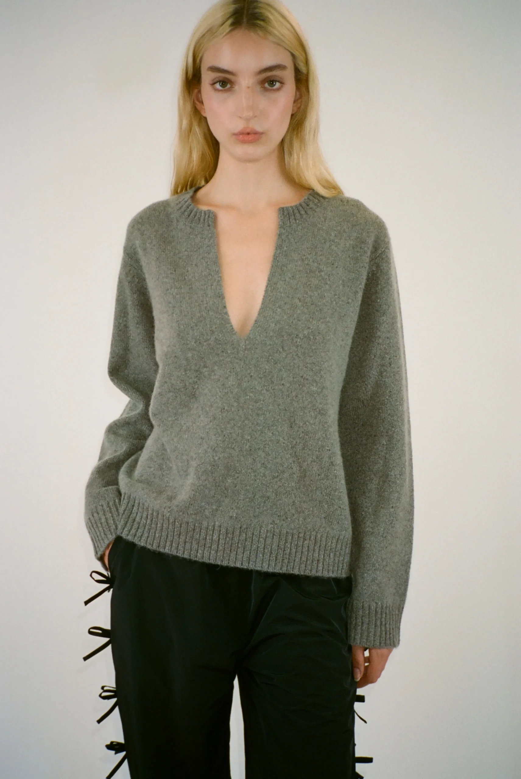 SANDY LIANG NESH CASHMERE SWEATER IN TAUPE> Knits