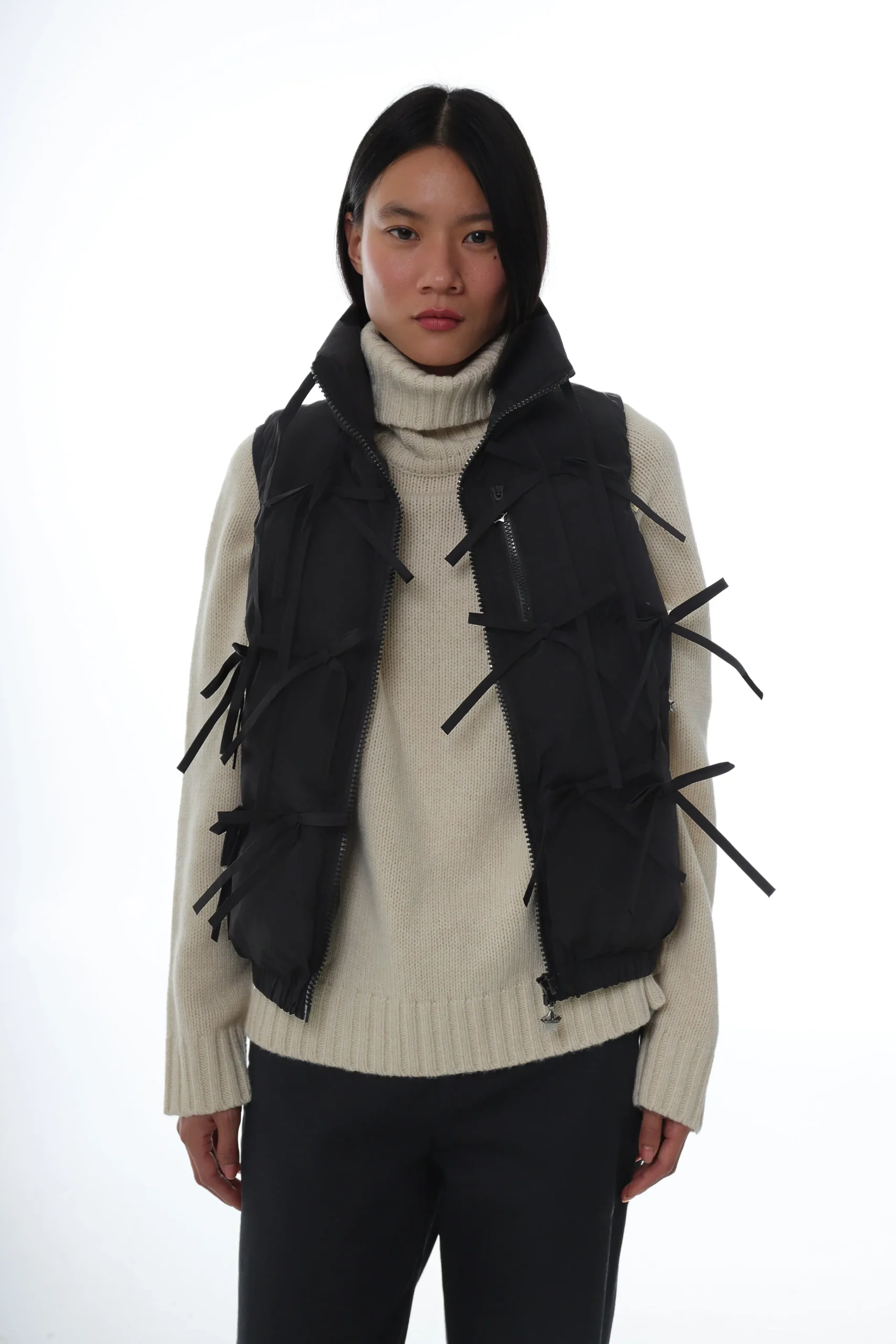 SANDY LIANG PATRO VEST IN BLACK> Outerwear