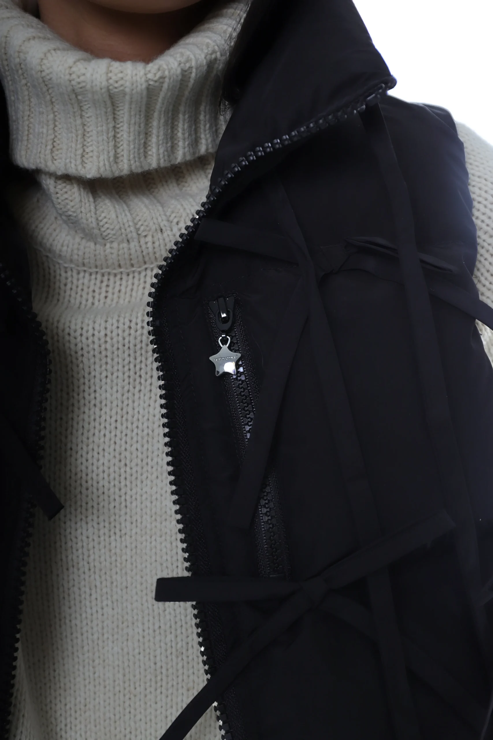 patro_vest_in_black_2.webp SANDY LIANG PATRO VEST IN BLACK> Outerwear