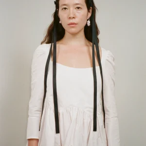 SANDY LIANG RECITAL HEADBAND IN BLACK> Hair